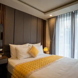 2* Hotel The Moon 2 Hotel